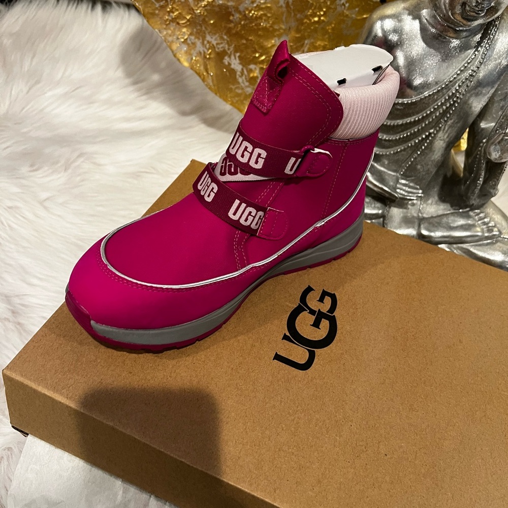 Ugg snow boots